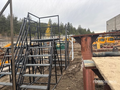 Quantity of (2) Shop Stairs Articoli da ferramenta e di consumo