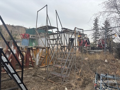 Quantity of (2) Shop Stairs Articoli da ferramenta e di consumo