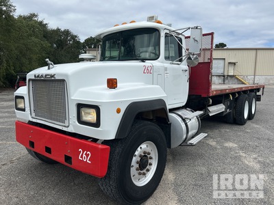 2000 Mack RD690S 6x4 Flatbed Truck