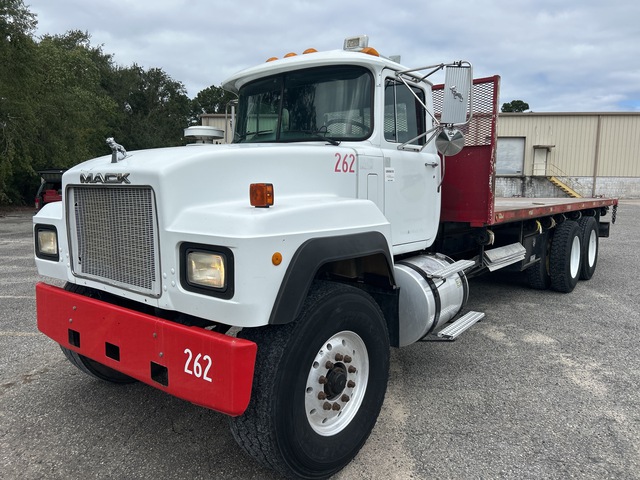 2000 Mack RD690S 6x4 Flatbed Truck 2000 Mack RD690S 6x4 Flatbed Truck