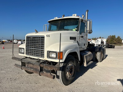 2013 Mack CHU613 6x4 تراكتور شاحنة نهارية (ثنائية المحور)
