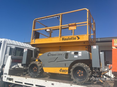 2017 Haulotte Compact 12DX 4x4 Podnośnik nożycowy