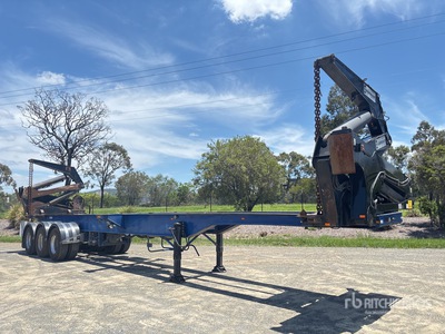 2010 Hammer 12.2 m Tri/A Side Loading Container Trailer