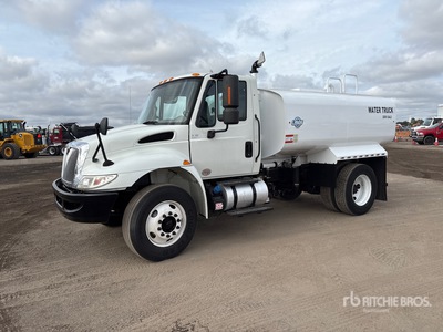2018 International 4300 2000 gal 4x2 Water Truck
