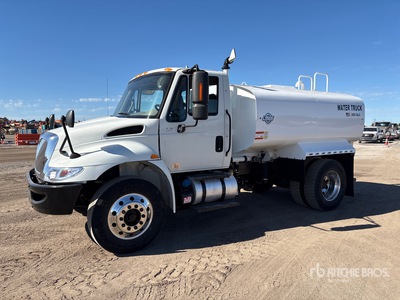 2018 International 4300 2000 gal 散水車