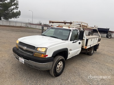 2004 Chevrolet Silverado 3500 4x2 Camion à Plateau