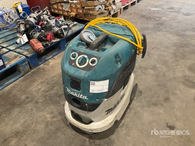 2020 Makita VC4210MX1 Vacuum Cleaner