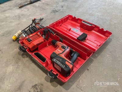 Quantity of (2) Hilti hand tools ハンドツール