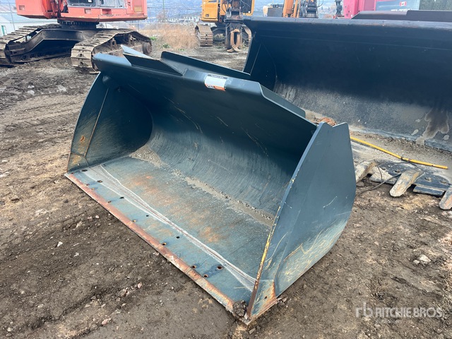 Hyundai HL940 101 in Wheel Loader Bucket | Ritchie Bros. Auctioneers