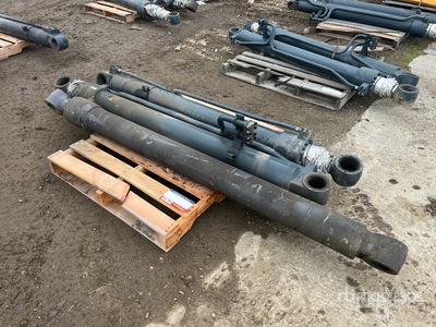 Quantity of (3) Hydraulic Zylinder