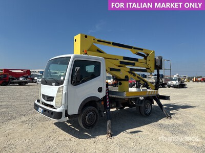 2011 Socage DA320 20 m on 2011 Renault Maxity Camion de cubo