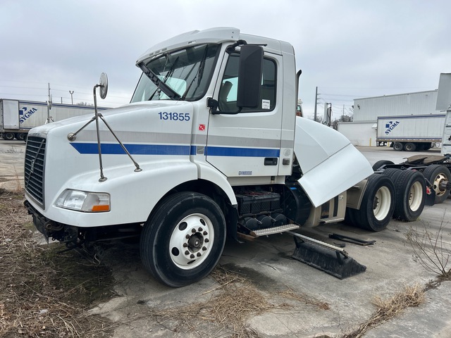 2013 Volvo VNM 6x4 T/A Day Cab Truck Tractor (Inoperable)