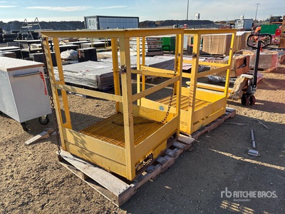 Quantity of (2) 36 in x 36 in Personeelsmand