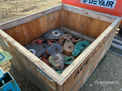 Quantity of (1) Crate of Snatch Blocks Articoli da ferramenta e di consumo
