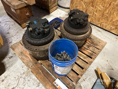 Quantity of (2) Hyundai 38Q6-41100 Travel Motors Parti varie