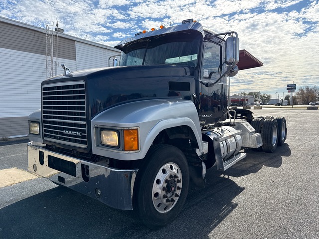 2013 Mack CXU613 6x4 T/A Day Cab Truck Tractor