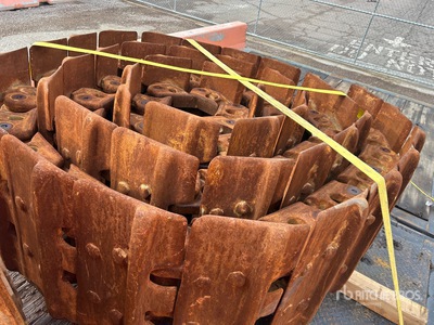 Quantity of (4) Cat D11T Tracks