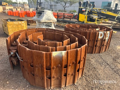 Quantity of (2) Cat D8N Tracks