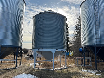 Westeel-Rosco +/- 1900 bu 5 Ring Hopper Grain Bin