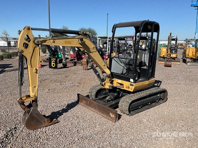 2015 Cat 302.7DCR حفارة صغيرة