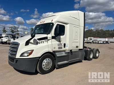 2019 Freightliner Cascadia 3- Achs Sattelzugmaschine mit Schlafkabine