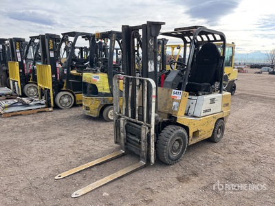 2001 Yale GLP040 4000 lb Pneumatic Tire Forklift
