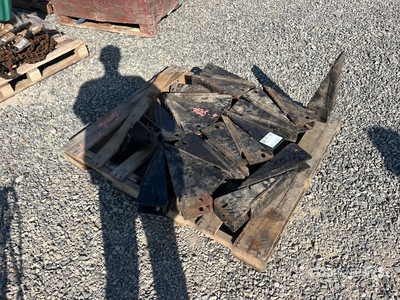 Quantity of (21) Wilcox Chisel Points معدات زراعية متنوعة