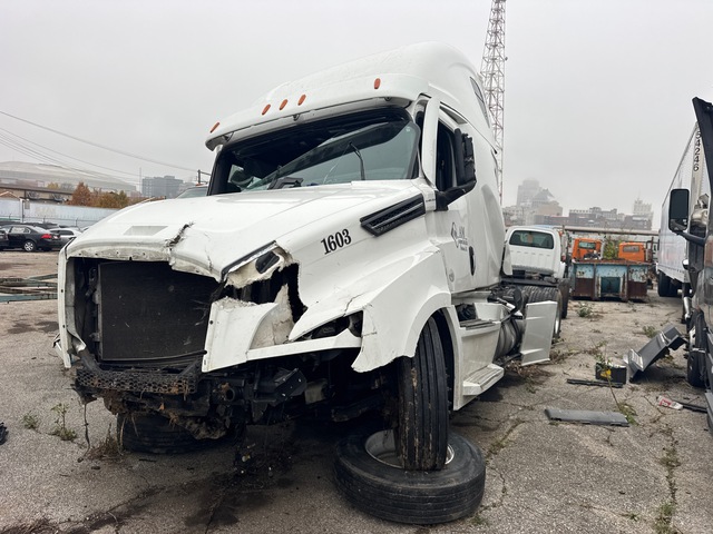 2021 Freightliner Cascadia 126 6x4 T/A Sleeper Truck Tractor (Inoperable)