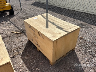 2025 AGT M-4IN1BCT 40 in Multi-Purpose Mini Godet pour Skid Steer (Unused)