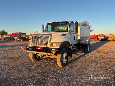 2007 International 7300 2000 gal 4x2 Water Truck