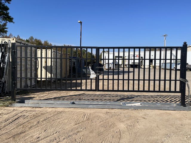 Heavy-Duty Black Galvanized Steel Farm Driveway Swing Gate with Lock &ndash; 19.7Ft