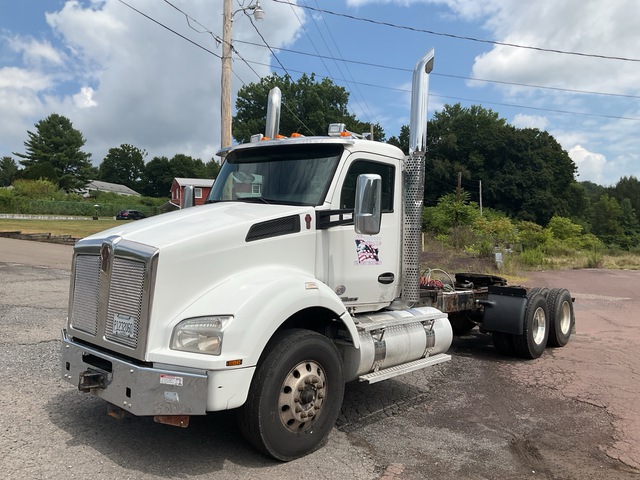 2016 Kenworth T880 6x4 T/A Day Cab Truck Tractor 2016 Kenworth T880 6x4 T/A Day Cab Truck Tractor