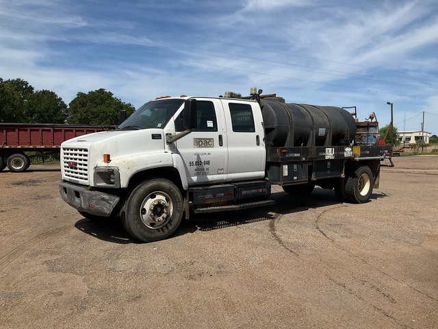 2006 GMC 7500 1635 gal 4x2 Crew Cab Flatbed Water Truck