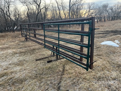 Quantity of (2) 30 ft x 5 ft Free Standing Viehzuchtgremium