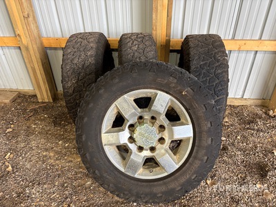 Quantity of (4) Kelly Edge MT 265/70R18 Tires