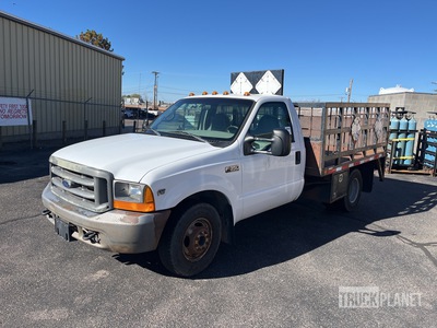 2000 Ford F350 XL 4x2 Flatbed Truck