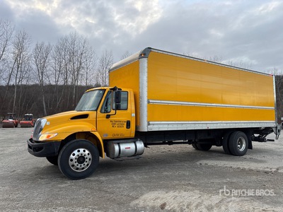 2018 International 4300 4x2 Furgoneta caja cerrada