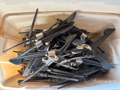 Quantity of (37) Flexifinger Crop Lifters