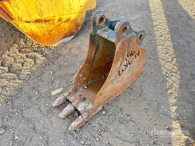 Cat 12 in Digging Mini Excavator Bucket
