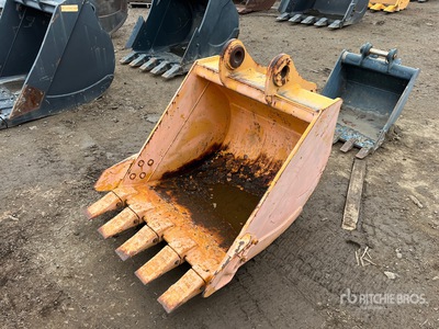36 in Digging Excavator Bucket