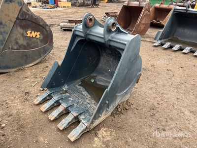 Hyundai R220 42 in Digging Excavator Bucket
