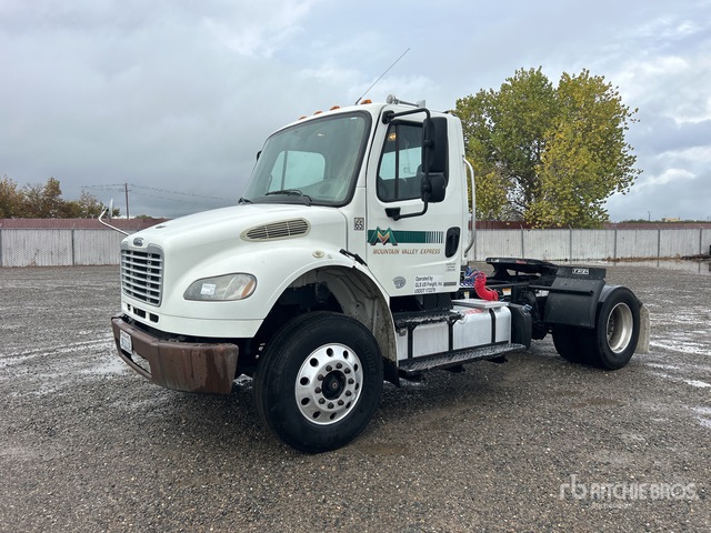 1FUBCYBS6BDAW7612 Freightliner M 2 106 Photo 1