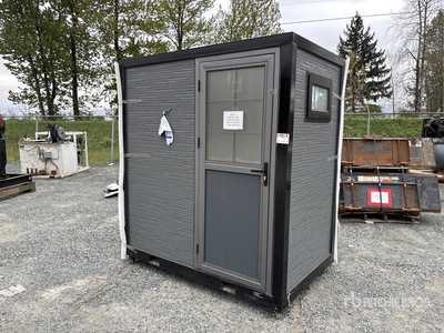 6 ft 7 in x 4 ft 3 in Skid-Mounted White/Black Frame 移動性建物 - その他 (Unused)