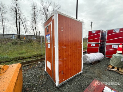 Single Stall 4 ft 3 in x 3 ft 4 in Wood Grain Toilettes portatives (Unused)