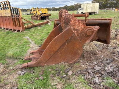 560 mm Q/C Digging Excavator Bucket - Fits Hitachi 30 Ton