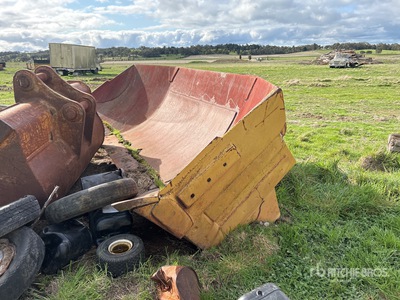 Semi-U Cuchilla - Fits Komatsu D156