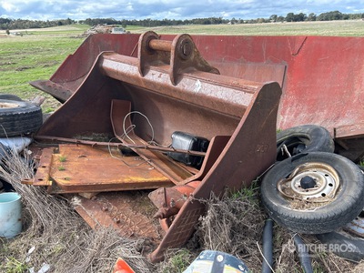 2000 mm Q/C Cleanup Excavator Bucket - Fits Cat 329