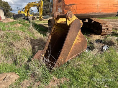Cat 680 mm Q/C Digging Excavator Bucket - Fits Cat 329