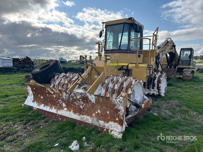 1982 Cat 815B Soil Compactor