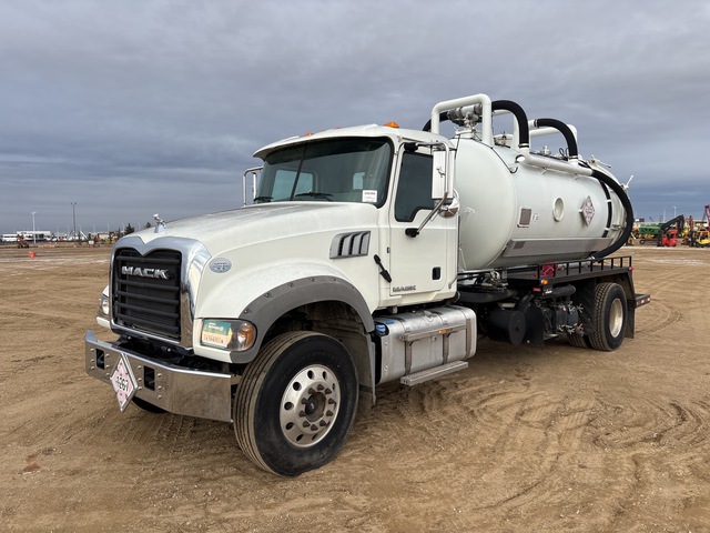 2014 Amthor on 2015 Mack 400 4x2 Vacuum Tanker Truck